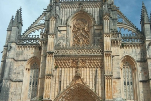 Besök grottorna i Mira de Aires, Fátima, Batalha och Óbidos