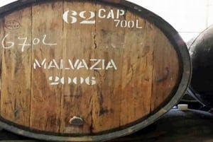 Au départ de Funchal : visite guidée sur le thème du vin de Madère, téléphérique et déjeuner typique.