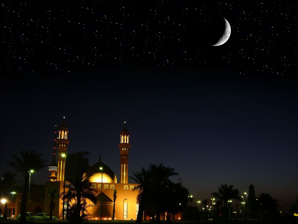 A Mosque at night (photo by: Bashar Al-Ba