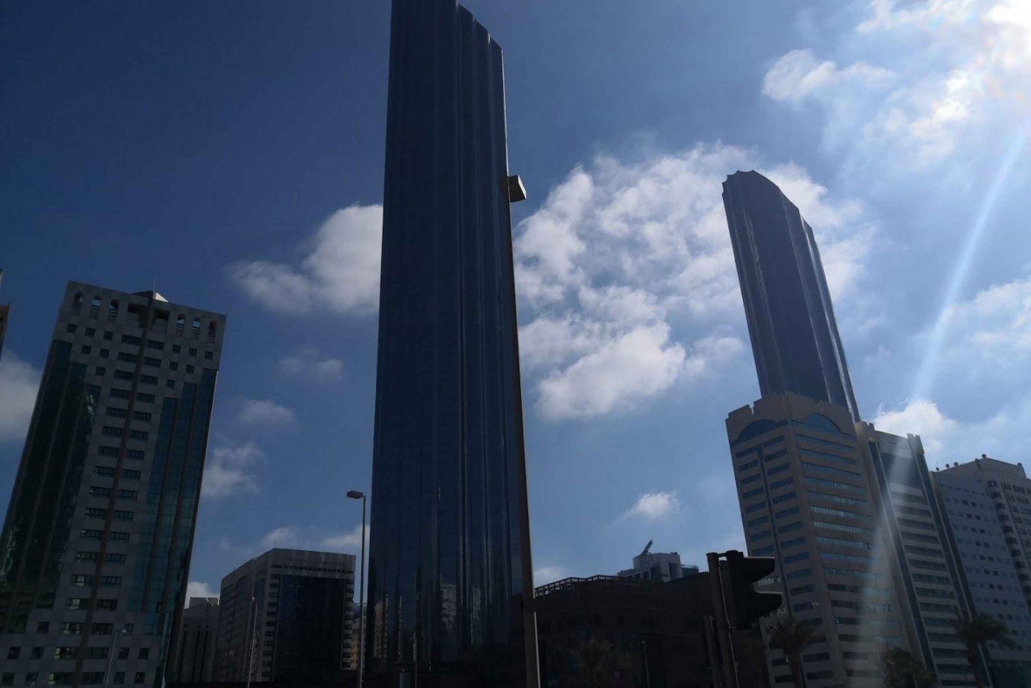 Abu Dhabi: Matka Skyline Splendor - Äänikierros.