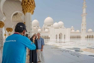 Abu Dhabin kierros: Šeikki Zayedin moskeija, Louvre ja Zayedin museo