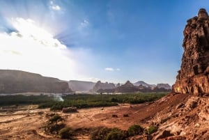 Al-Ula: Dadan- og Jabal Ikmah-tur med valgfri henting