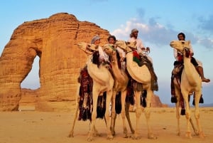 AlUla: Guided Tour of Elephant Rock with Transportation