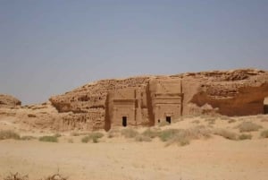 Alula: Hegra Guided Tour