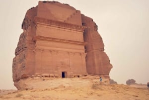 Alula: Hegra Guided Tour