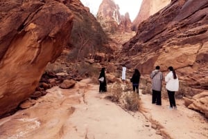 Descubra tumbas notáveis em Dadan e Jabal Ikmah