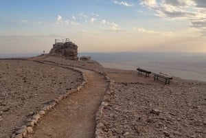 Maailman reunalla 2: Vaellus ja kameli-/hevostila