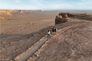 Maailman reunalla 2: Vaellus ja kameli-/hevostila