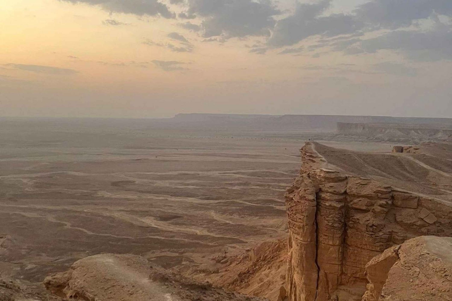 Am Rande der Welt: Wandern und Blick auf den Sonnenuntergang