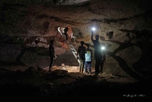 Riade do Fim do Mundo Caminhadas, Passeio de Camelo, Visita às Grutas e Jantar