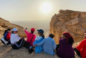 Randonnée à Riyad, balade à dos de chameau, visite de grottes et dîner.