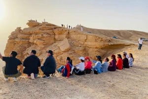 Randonnée à Riyad, balade à dos de chameau, visite de grottes et dîner.