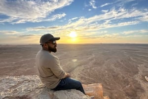 Randonnée à Riyad, balade à dos de chameau, visite de grottes et dîner.