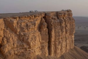 From Riyadh: Tuwaiq Mountains and Najd Plateau Day Trip