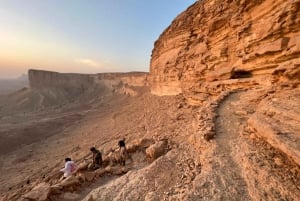 Riyadh: Edge of the World Day Trip