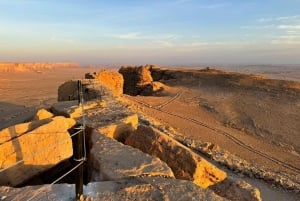 From Riyadh: Edge of the World and Darb Al-Manjoor Adventure