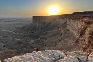 From Riyadh: Edge of the World and Darb Al-Manjoor Adventure