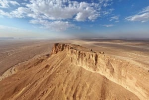 From Riyadh: Edge of the World and Darb Al-Manjoor Adventure