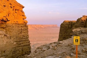 From Riyadh: Edge of the World and Darb Al-Manjoor Adventure