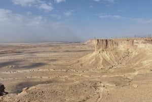 From Riyadh: Edge of the World and Darb Al-Manjoor Adventure