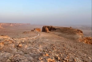 From Riyadh: Edge of the World and Darb Al-Manjoor Adventure