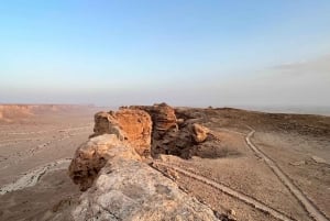 From Riyadh: Edge of the World and Darb Al-Manjoor Adventure