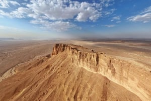 From Riyadh: Edge of the World and Darb Al-Manjoor Adventure