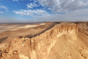 From Riyadh: Edge of the World and Darb Al-Manjoor Adventure