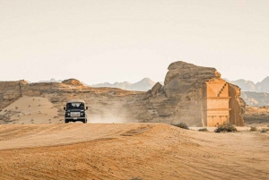 Visite fantaisiste de Hegra dans une Land Rover d'époque