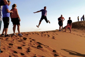 Jeddahin satamasta: Aavikkosafari mönkijällä