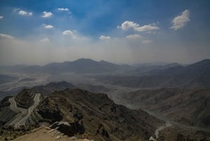 From Jeddah: Taif Highlights & Mountains Tour with Transfer