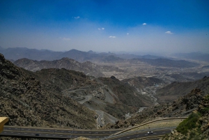 From Jeddah: Taif Highlights & Mountains Tour with Transfer