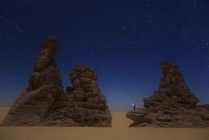 From Riyadh: Desert Trail Hike with Dinner and Stargazing