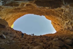 Da Riyadh: Grotta di Heet e dune di sabbia rossa