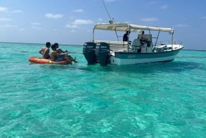 Jeddah: Bayada Island Boat Trip with Donut Ride