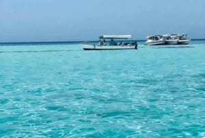 Jeddah: Aventura de snorkel en grupo por las islas Bayada con equipo incluido.