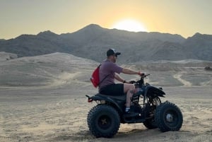 Safari nel deserto di Jeddah: quad, fattoria di cammelli e tramonto