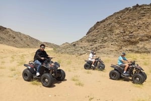 Safari nel deserto di Jeddah: quad, fattoria di cammelli e tramonto