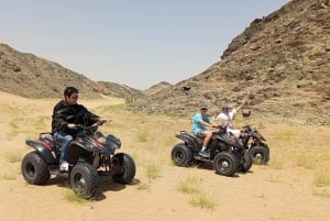 Safari nel deserto di Jeddah: quad, fattoria di cammelli e tramonto