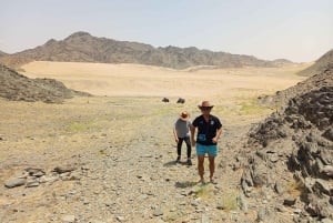 Safari nel deserto di Jeddah: quad, fattoria di cammelli e tramonto
