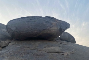 Jeddah: Moon Mountain Guided Hiking Tour with Snacks