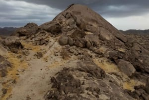Jeddah: Moon Mountain Guided Hiking Tour with Snacks