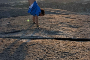 Jeddah: Moon Mountain Guided Hiking Tour with Snacks