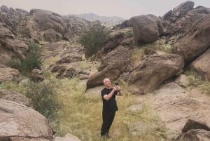 Jeddah: Moon Mountain Guided Hiking Tour with Snacks