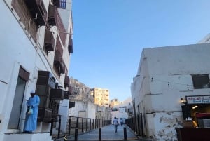 Jeddah: PRIVATE Tour Al Balad with A local Certified Guide