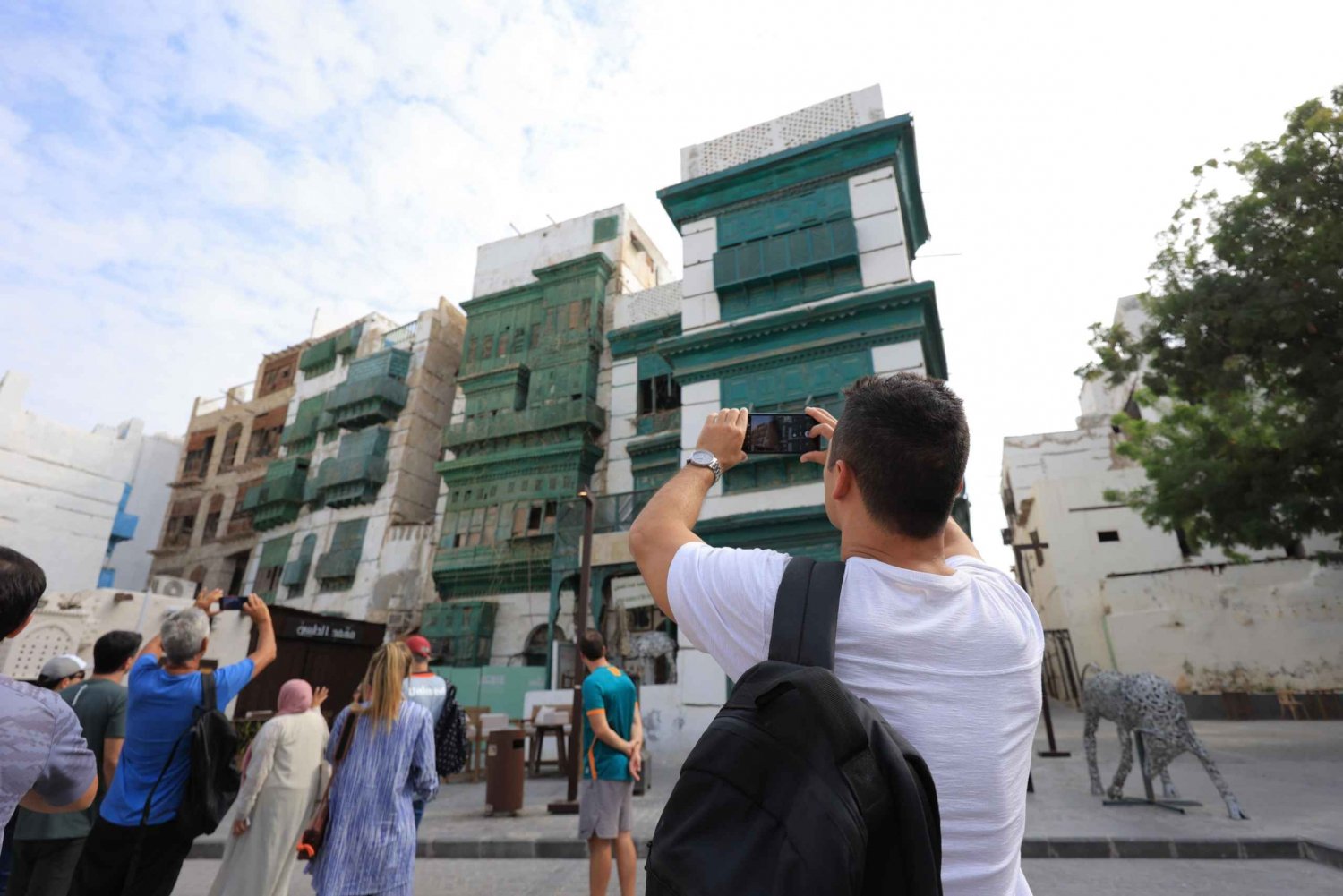 Jeddah: Tour Al Balad with A local Certified Guide