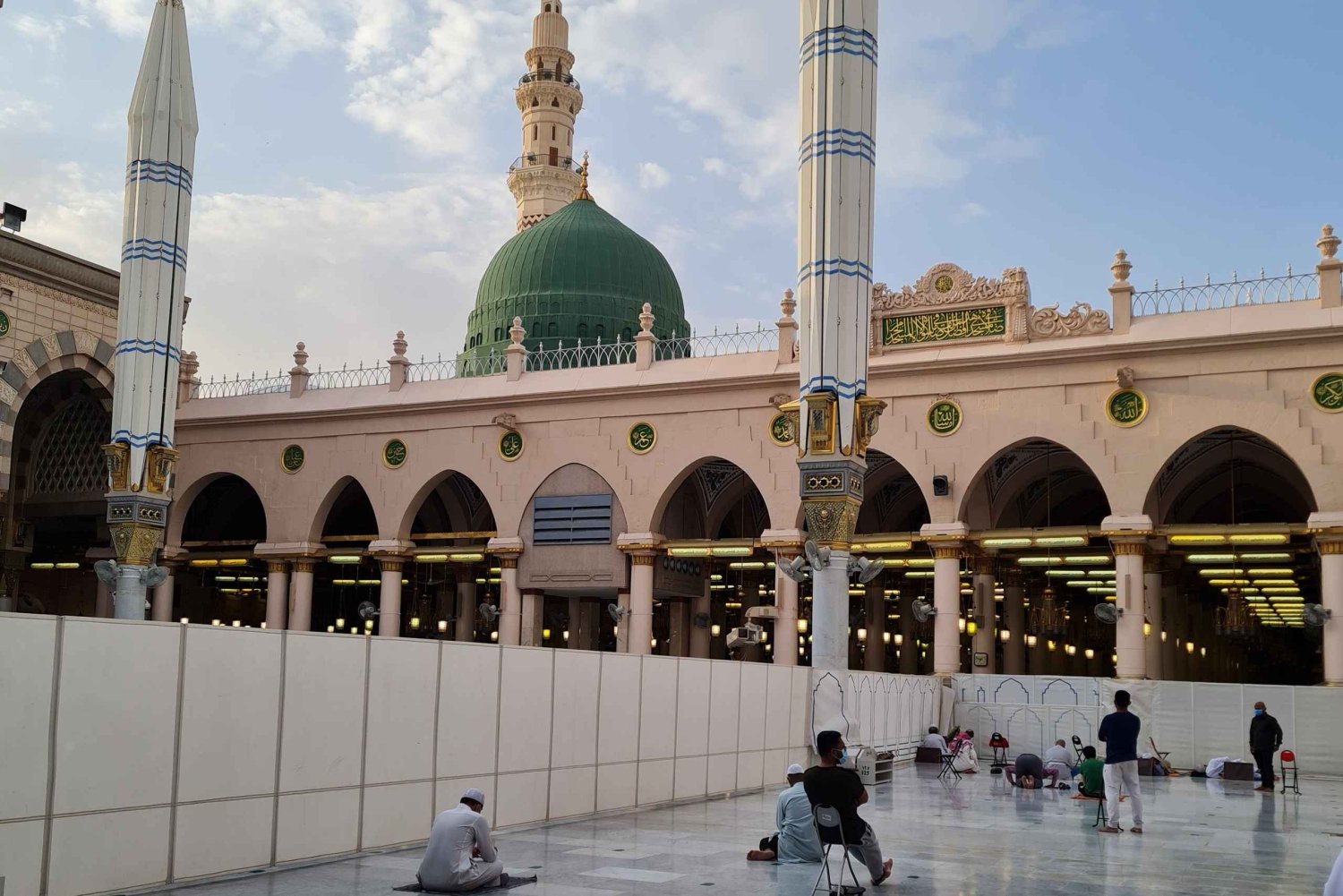 Medina: Kaupunkikierros ja historialliset nähtävyydet