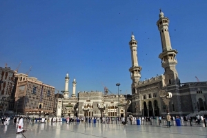 Makkah: Holy Sites and Local Family Experience Tour