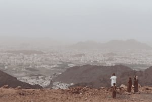 Medina: Excursão de 4x4 à montanha Uhud com café e chá