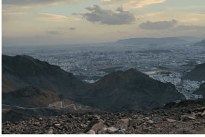 Medina: Excursão de 4x4 à montanha Uhud com café e chá